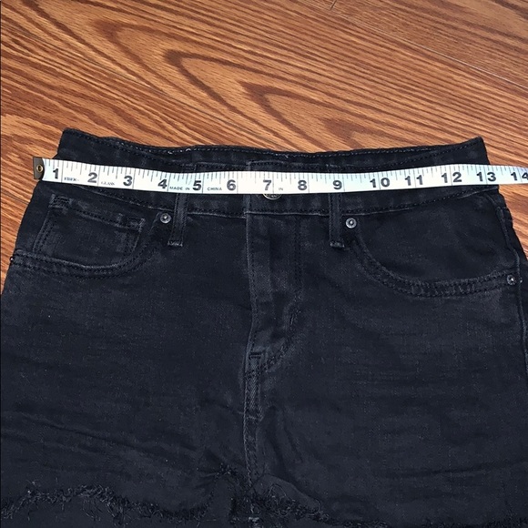 black Levi’s shorts - Picture 6 of 6